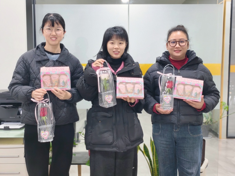 三八国际妇女节|一朵鲜花,一份礼物,送给宝时云仓发光的你